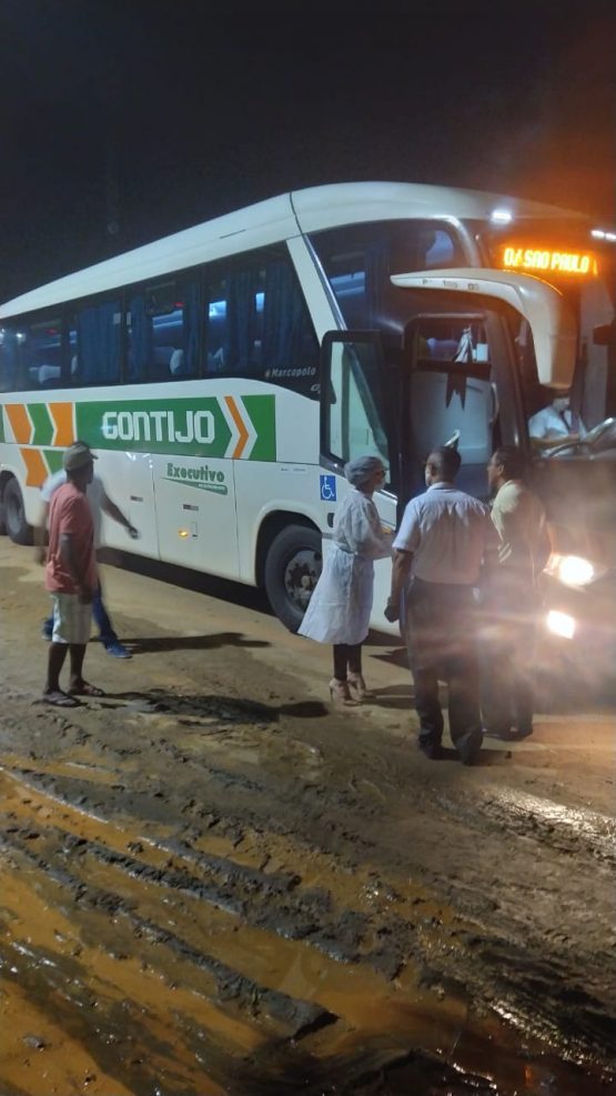 Ônibus foi parado perto do hospital Costa do Cacau.