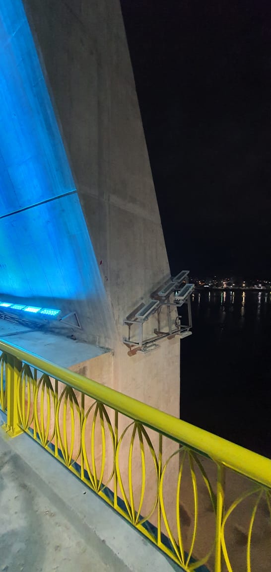 LED com problema na nova ponte.