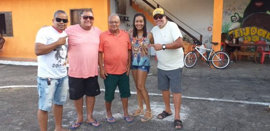Marrudo (ao centro) com os radialistas da Gabriela FM.