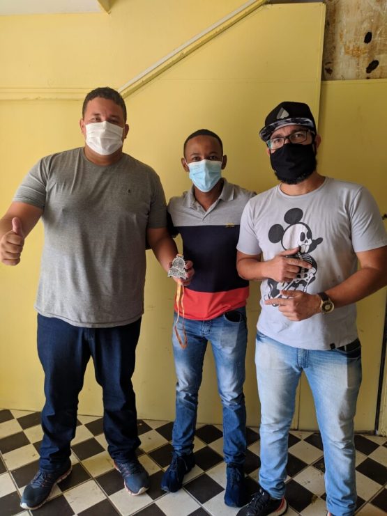 Secretário fomentando o esporte da cidade. 